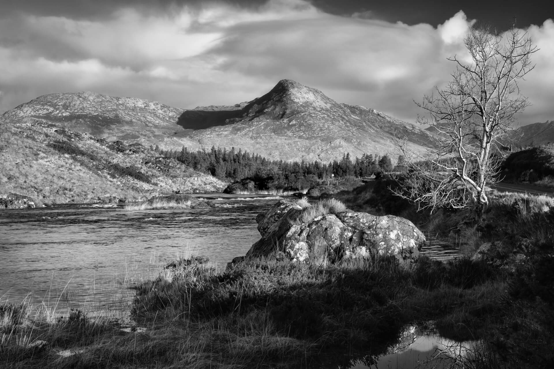 An Abhainn Mór agus Binn Leitrí by Aled Owen-Thomas